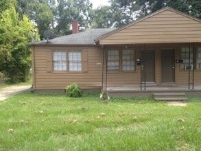 Building Photo - **AVAILABLE NOW**2 Bedroom / 1.5 Bathroom Duplex for Rent in Columbus, GA***