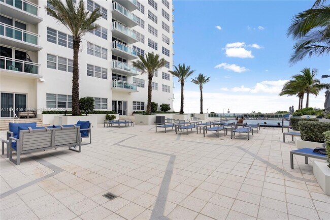 Building Photo - 6917 Collins Ave