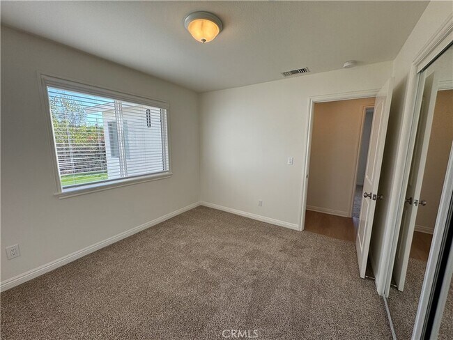 Building Photo - 1336 Calle Tulipan