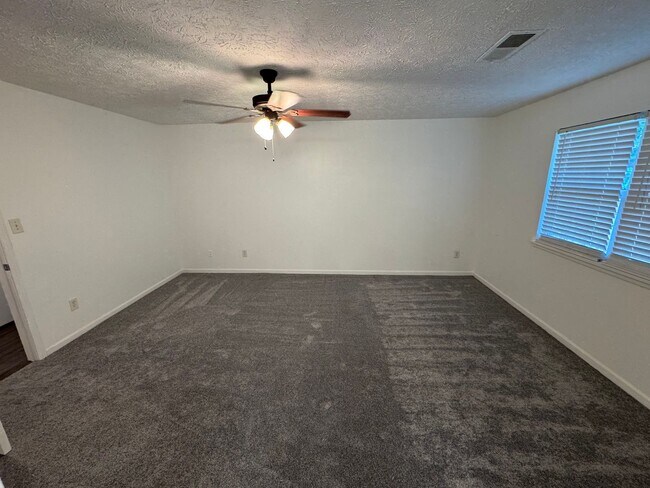 Building Photo - Nice Riverdale 3 Bedroom 2 Bath in Cul-De-...