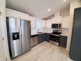 Building Photo - 25918 Meadowmist Dr