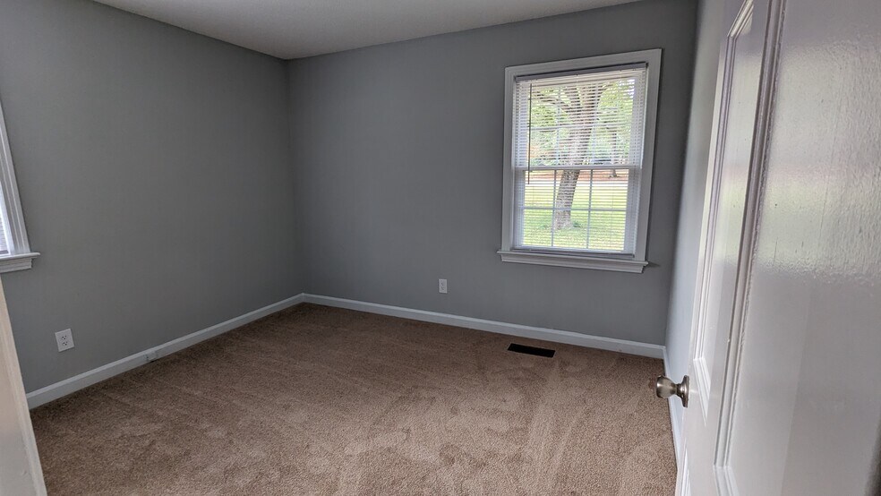 Building Photo - 319 Rhynewood Dr