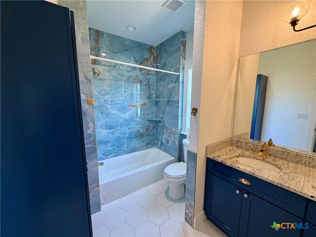 Building Photo - 427 Primrose Path