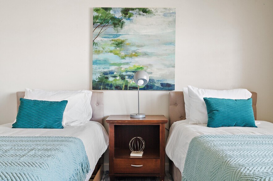 Building Photo - 13010 E Shangri La Rd