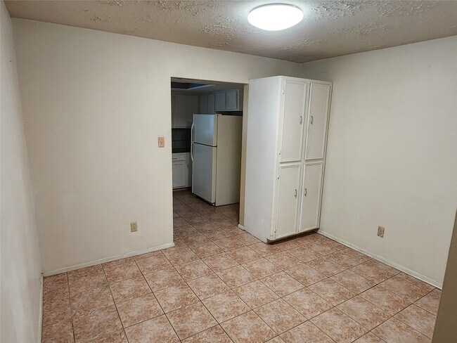 Building Photo - 7615 Fur Market Dr