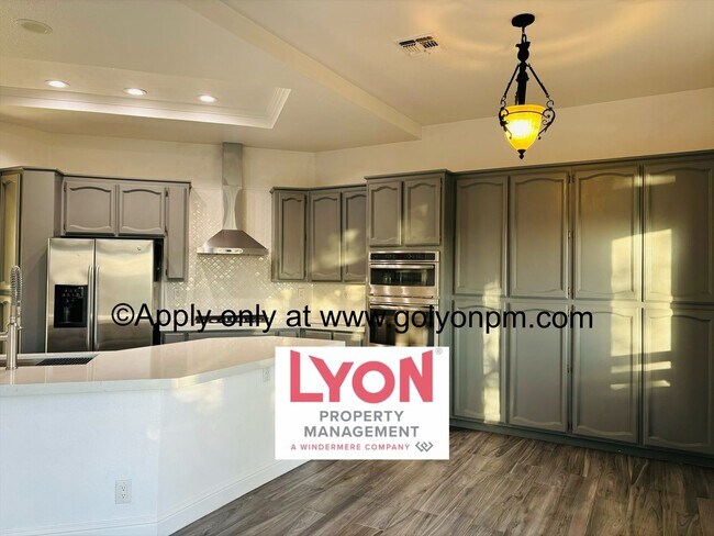 Building Photo - Beautiful Folsom Gem with backyard facing ...