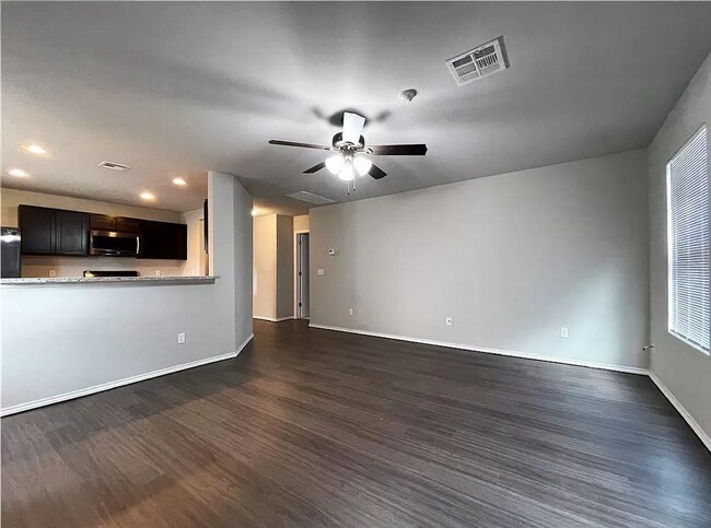 Building Photo - Beautiful 3-Bedroom Home with Easy Access ...