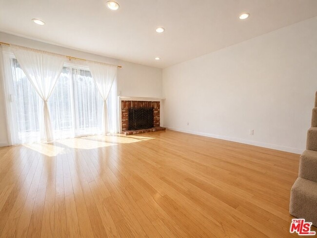 Building Photo - 12245 Shady Hollow Ln