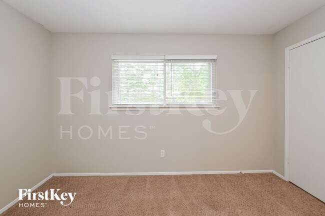 Building Photo - 3223 Lake Stream Dr