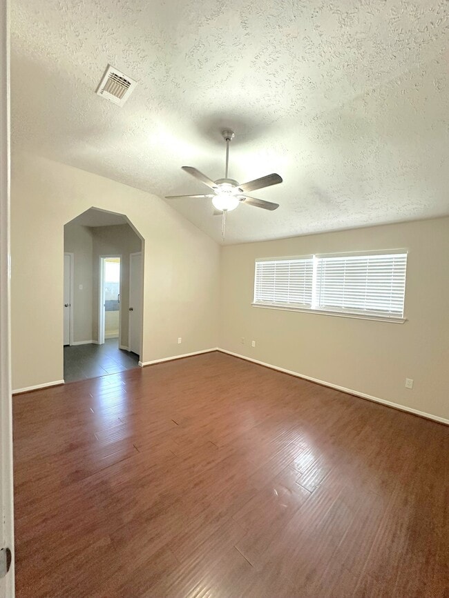 Building Photo - 21314 Highland Knolls Dr