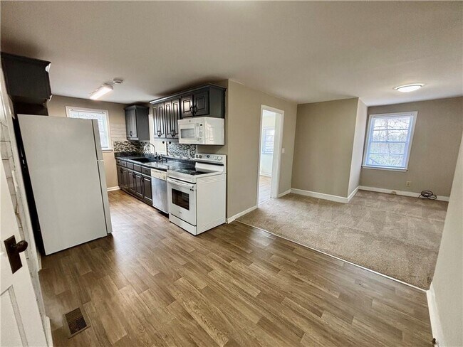 Building Photo - 3302 N Bogan Rd NE