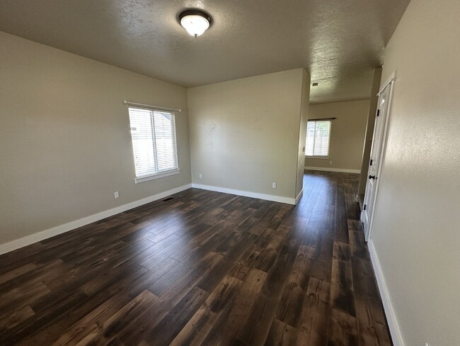 Building Photo - "Charming 4-Bed Home with Granite Accents & Hardwood Elegance in Meridian!"