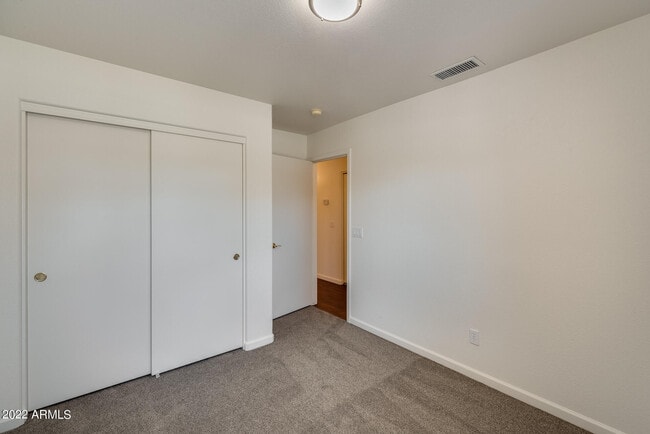 Building Photo - 3024 E Blackhawk Dr