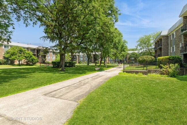 Building Photo - 1511 N Windsor Dr