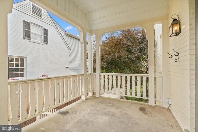 Building Photo - 6045 Edgewood Terrace