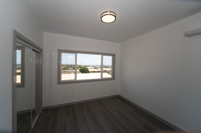 Building Photo - 733 Hoopai St