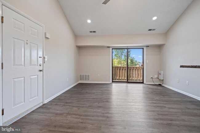 Building Photo - 607 Ravens Crest Dr