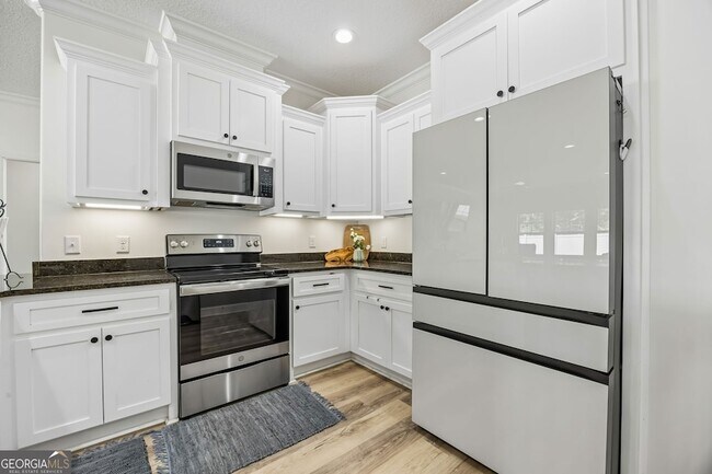 Building Photo - 152 Verano St