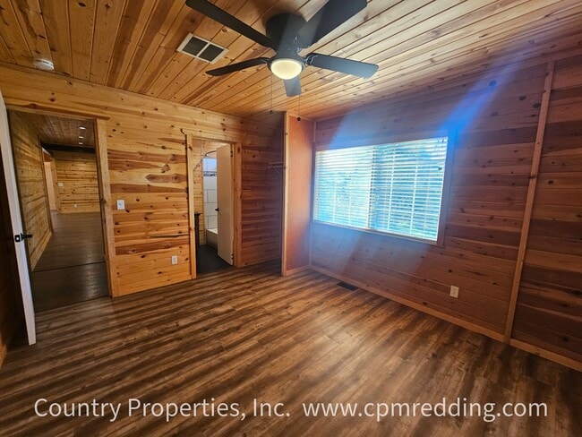 Building Photo - Country Living with 4 Bedrooms plus an Office!