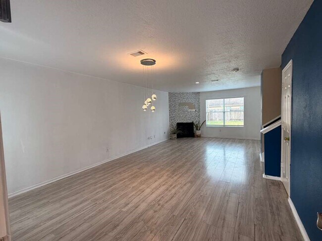 Building Photo - 15911 Youpon Valley Dr