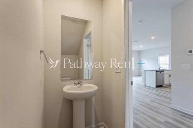 Building Photo - 608 Mackenzie Cv