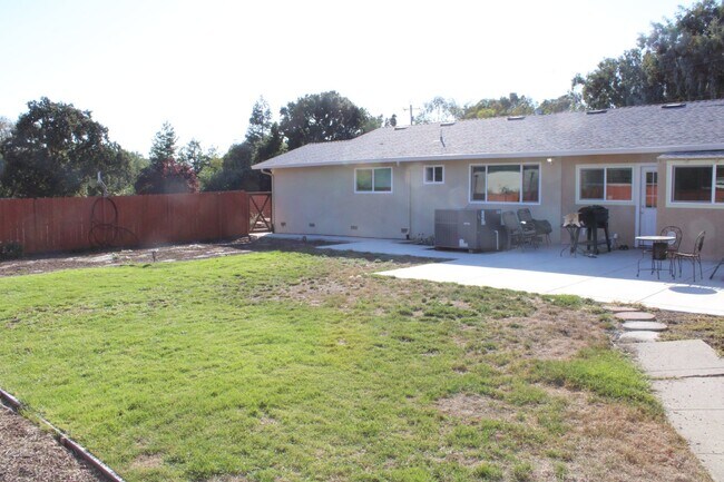 Building Photo - Updated 3 Bedroom, 2 Bathroom Single Family Home in Rural Danville Location