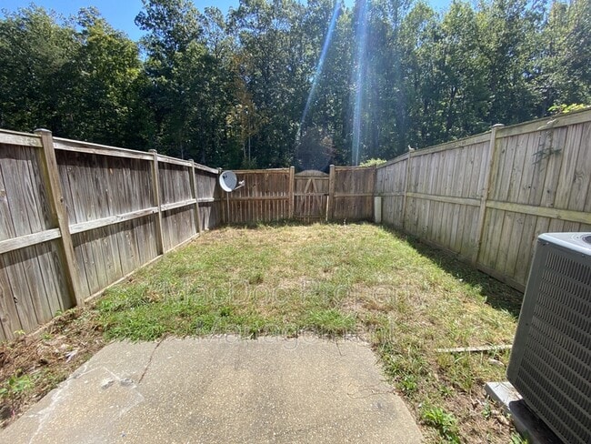 Building Photo - 813 Sledgehammer Dr