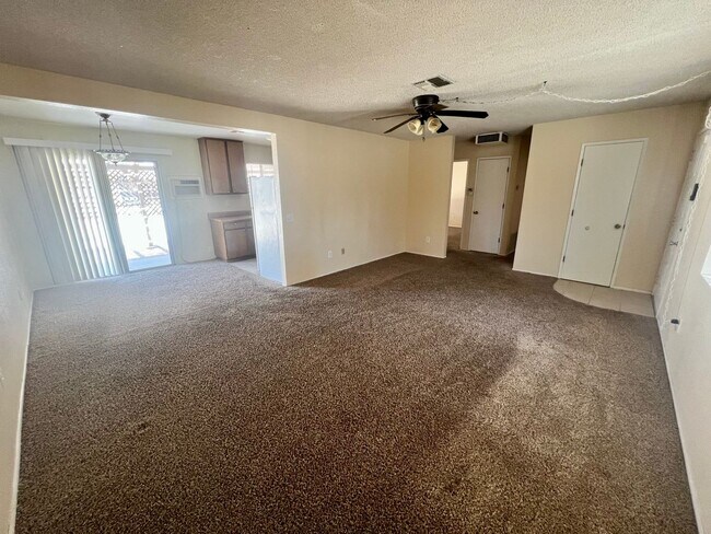 Building Photo - 2 Bedroom 1 Bath - Chocolate Drop Area