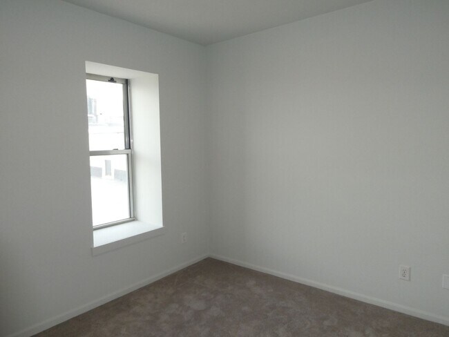 Building Photo - 15 S. Tenth Street