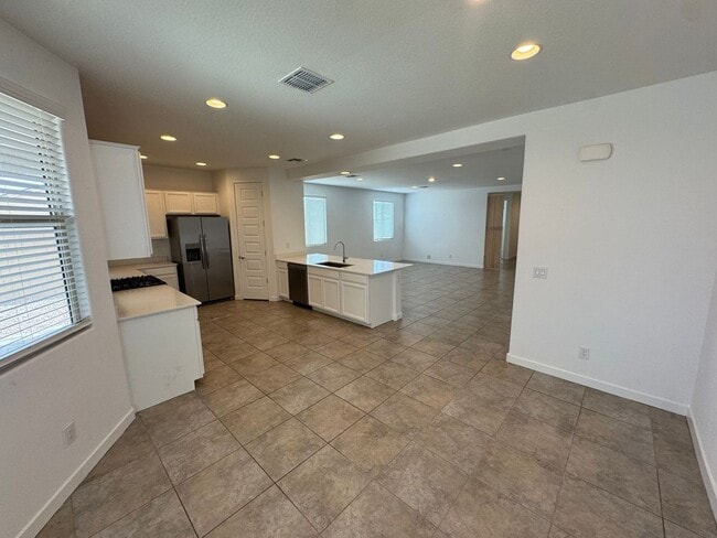 Building Photo - 24515 N 165th Ave