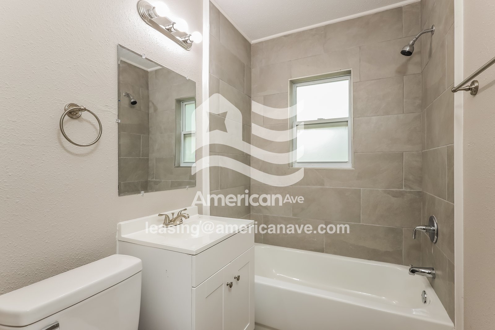 Building Photo - 536 E Ute St