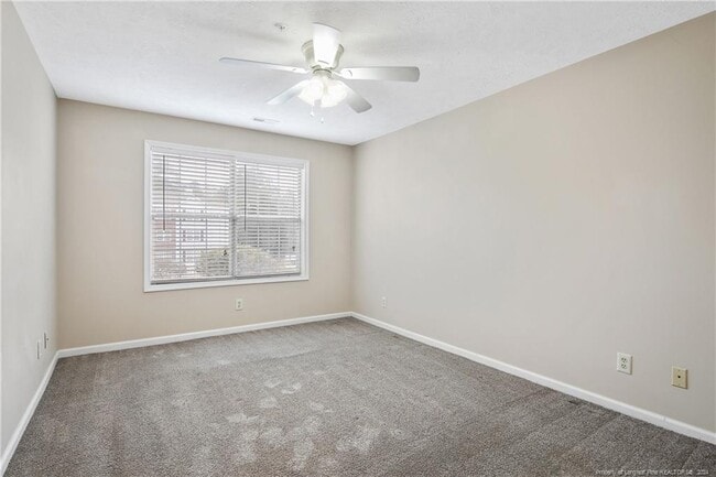 Building Photo - 283 Waterdown Dr