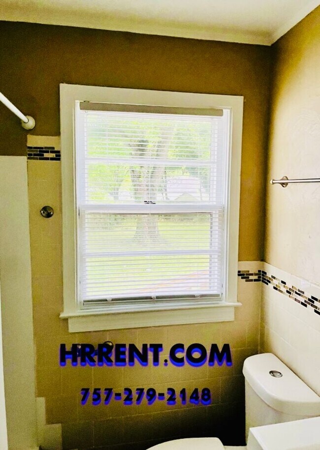 Building Photo - Coming Soon....Lovely 3 Bedroom 1 Bath Single Family Home located in the North King Street area o...