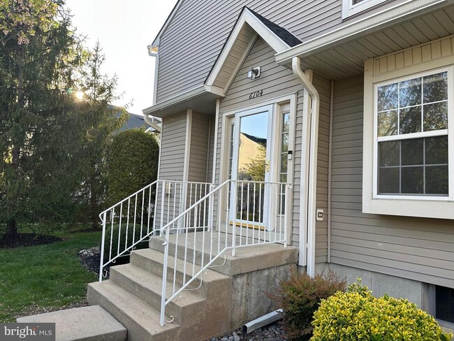 Building Photo - 6104 Coventry Way
