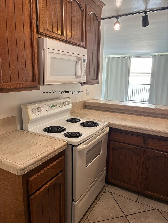 Building Photo - 11687 S Montana Ave