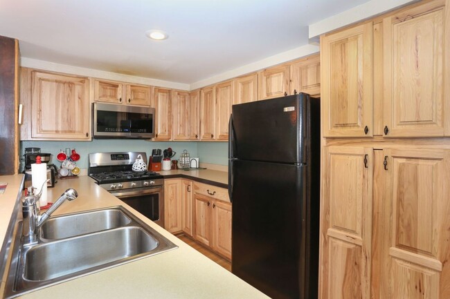 Building Photo - Walk to Main St and Gondola! Furnished! In...