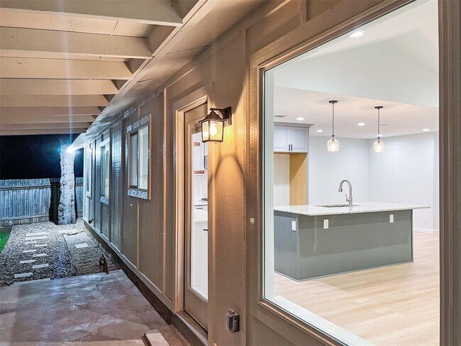 Building Photo - 7736 Croftwood Dr
