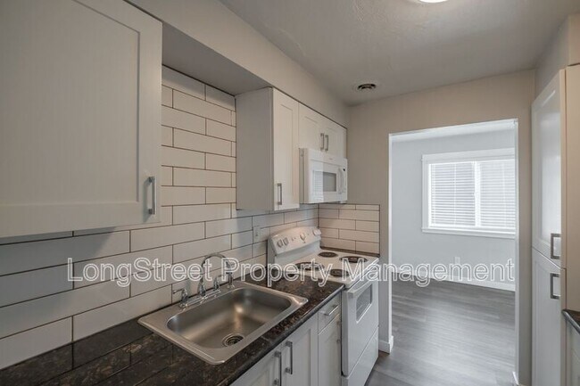 Building Photo - 205 6th Ave SW