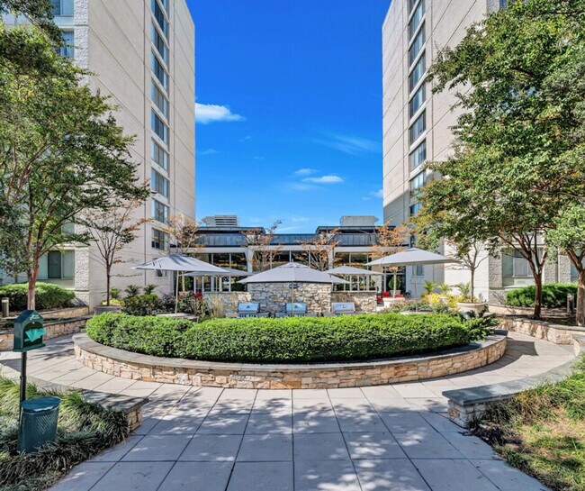 Building Photo - 2200a Crystal Dr