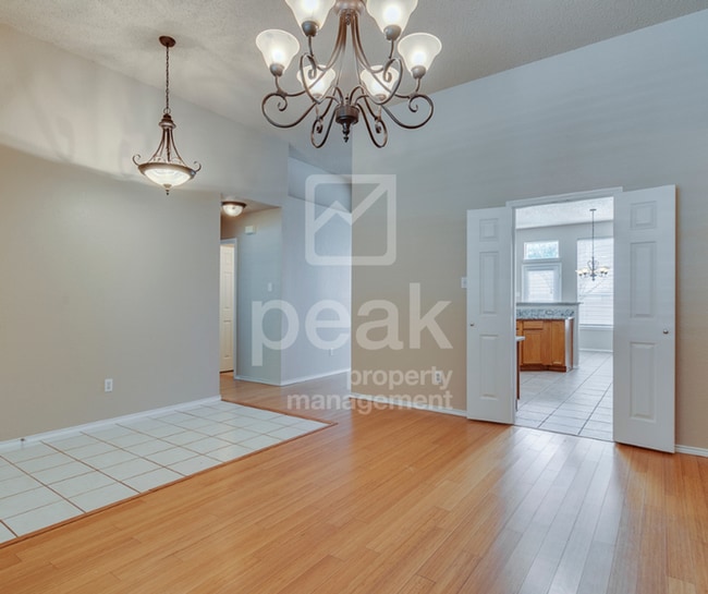 Building Photo - $2600! Beautiful 3 Bed, 2 Bath home in desirable PLANO!