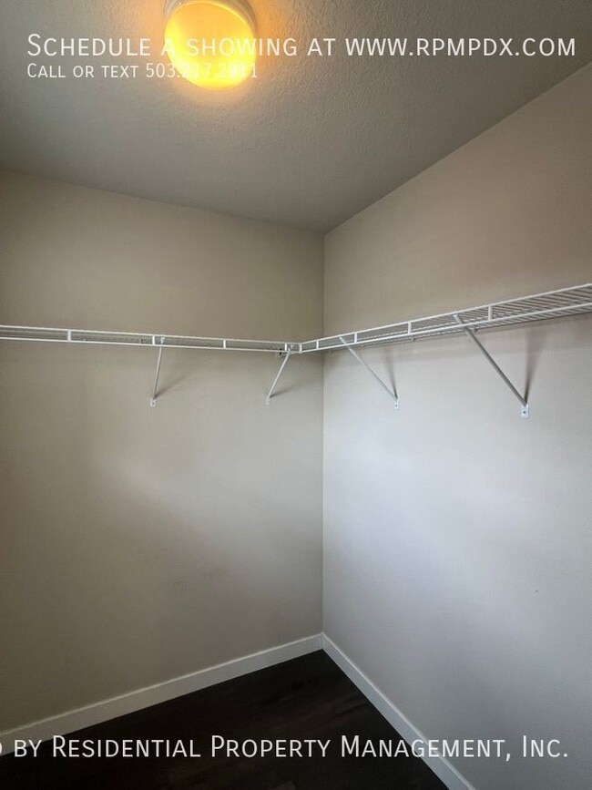 Building Photo - 14075 SW Compass Dr