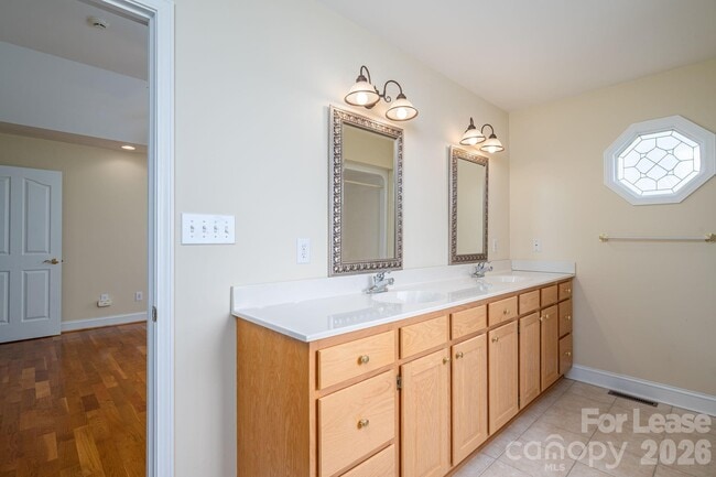 Building Photo - 4626 Little Creek Dr