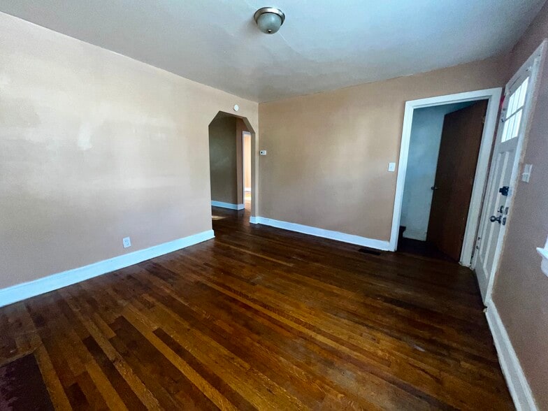 Building Photo - 728 Harrison Ave NW