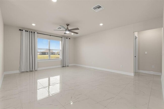 Building Photo - 9256 Royal River Cir