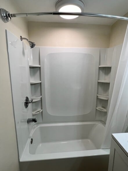 Tub/Shower - 3260 Buffalo Rd