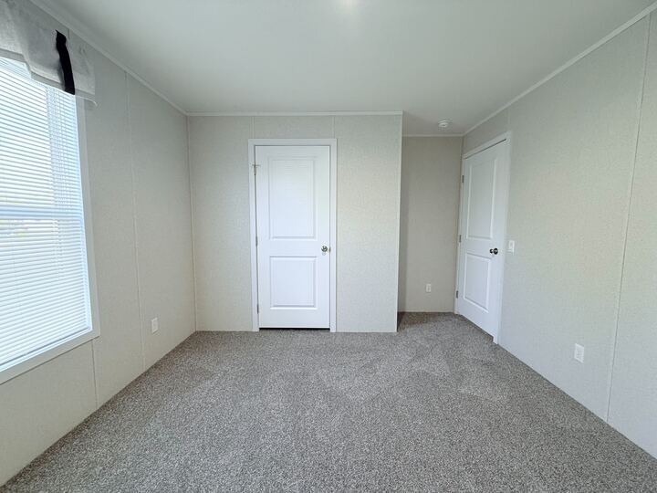 Building Photo - 29909 Flushing Dr