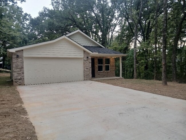 Building Photo - 119 Bluebonnet Dr