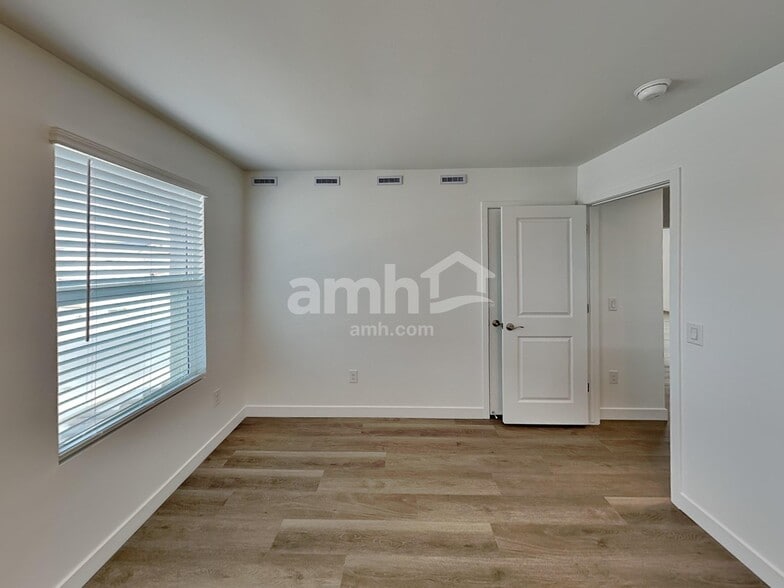 Building Photo - 9543 E Friedel Dr