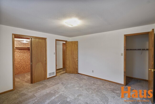 Building Photo - 1839 SE 43rd Terrace