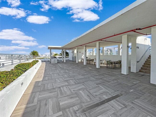 Building Photo - 1025 92nd St